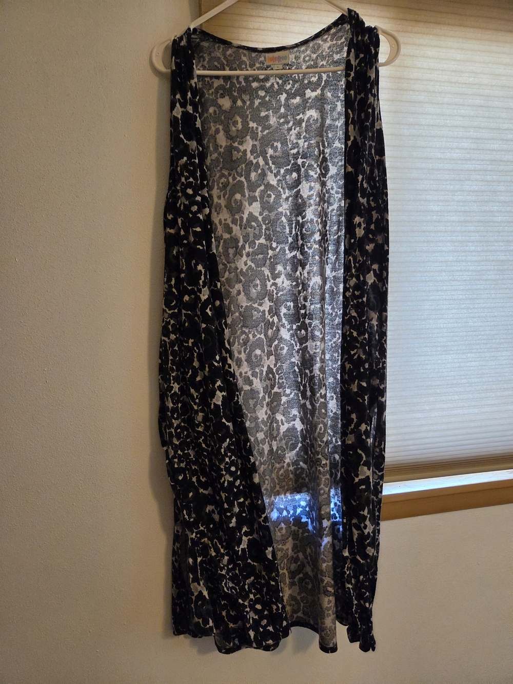 LuLaRoe Black & Gray And White Leopard Print Duster